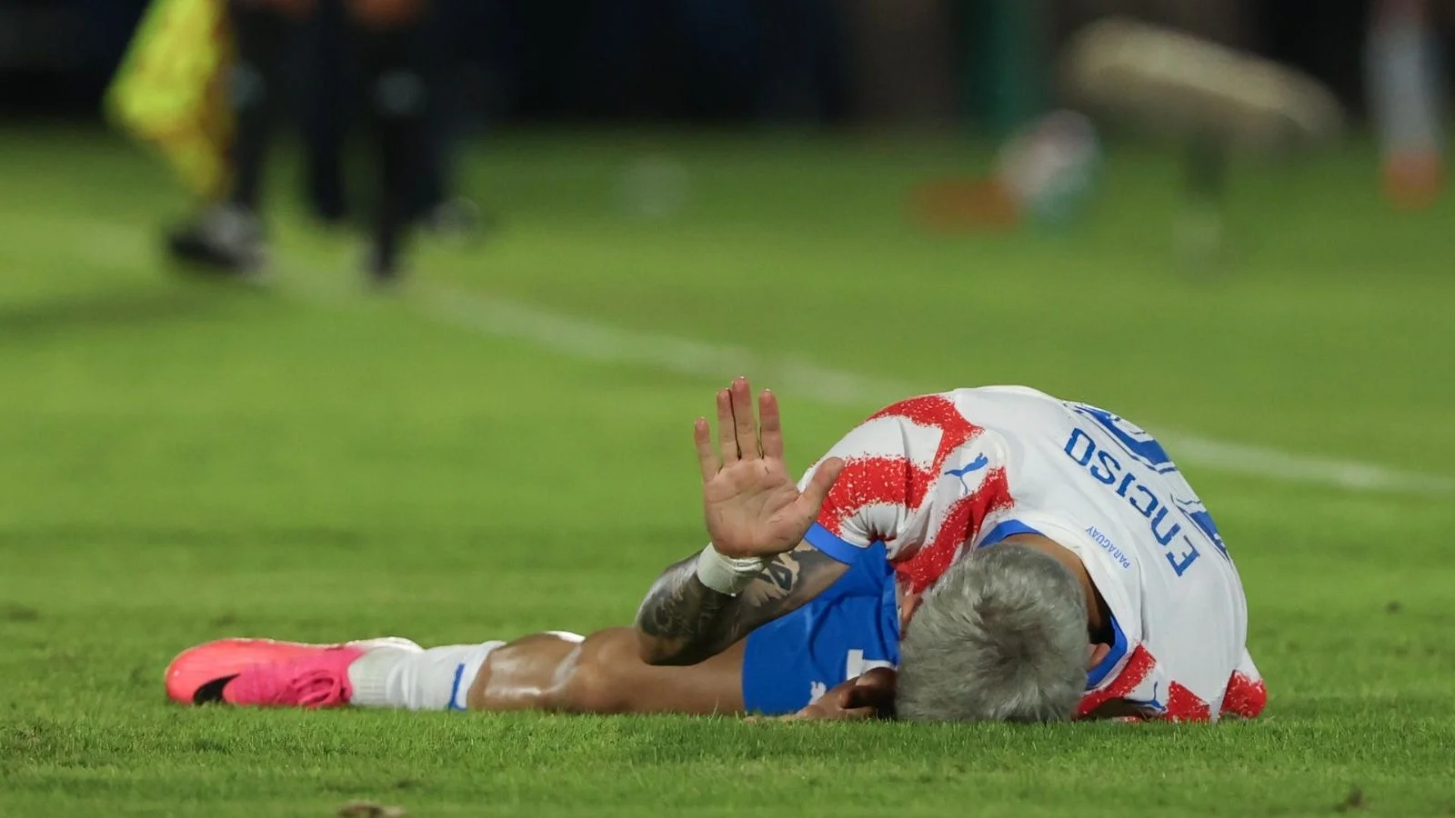 World Cup ah thayyaaru vanikon Paraguay ge thari Enciso ah aniyaavejje