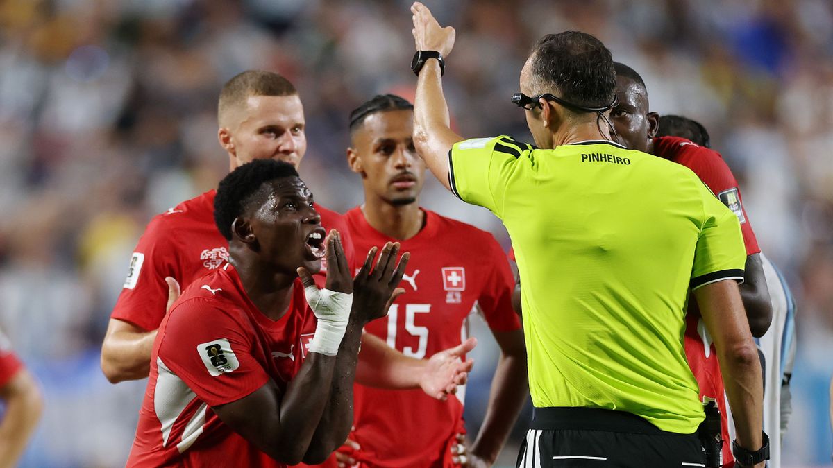Embolo ah dhekki dhevana reendhoo card akee nubai ninmumeh: IFAB