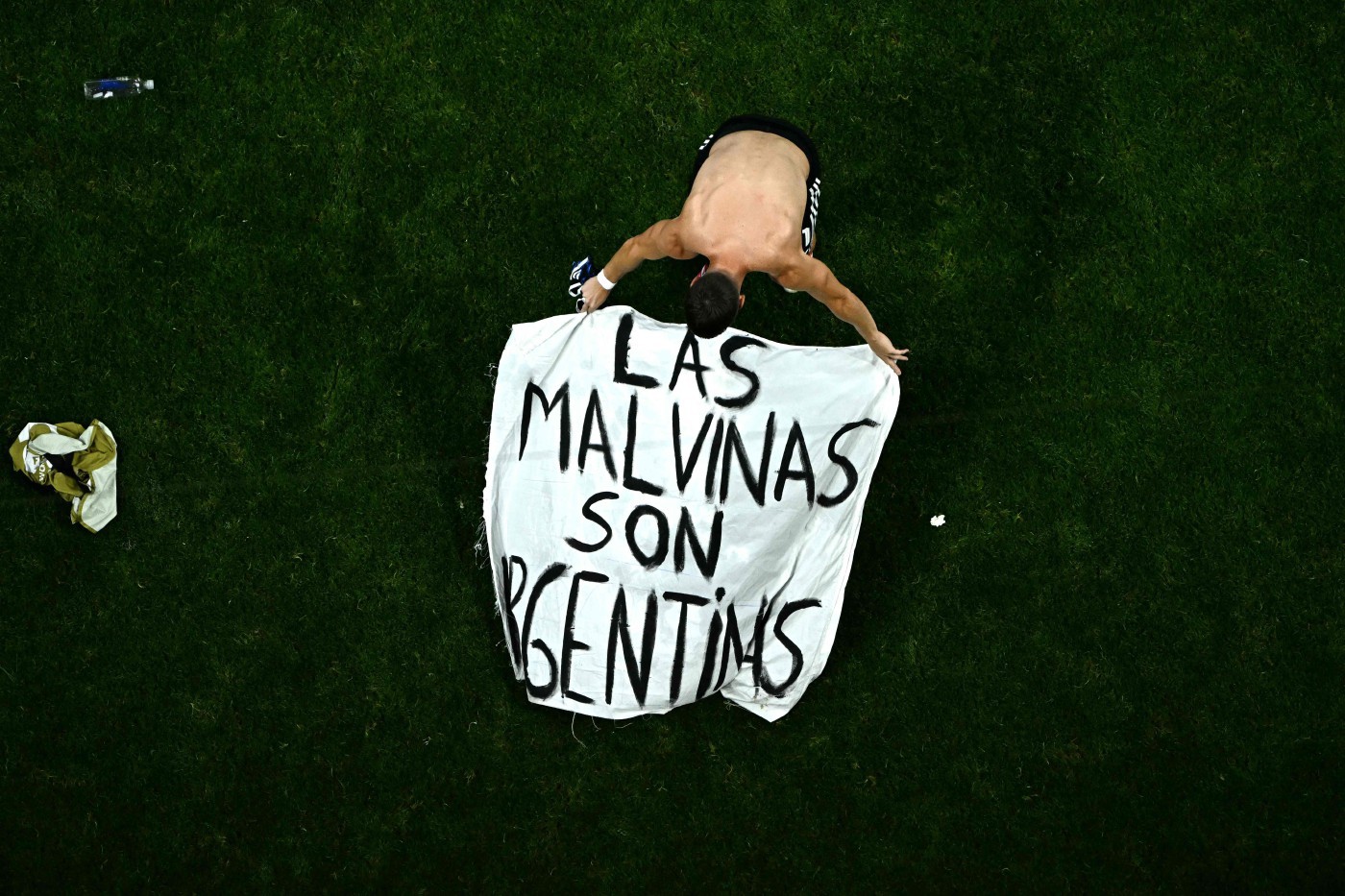 Argentina ge kulhuntherin dhakkaali banner ge massalaigai fiyavalhu alhanee